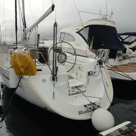 Botel Mrs Goodtower Villasimius